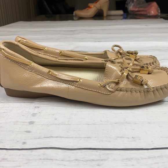 Michael Kors Beige Leather Loafers Sz 7.5 - Picture 7 of 10